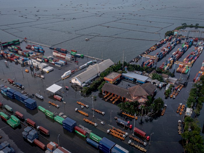 Pelabuhan Tanjung Emas Semarang Direndam Banjir Rob | BeritaTKP.Com