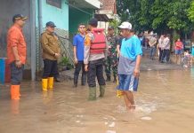 Polres Jombang Kirim Paket Sembako untuk Warga Terdampak Banjir di Kademangan