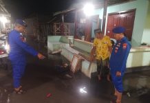Polisi Ajak Warga Pesisir Situbondo Jaga Kebersihan Lingkungan dan Waspada Banjir Rob