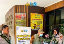 Samsat Surabaya Timur Kedepankan Pelayanan Ramah dengan Program “Polantas Menyapa”