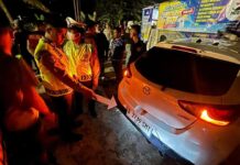 Diduga Mabuk dan Ugal-ugalan, Sopir Mazda Tabrak Dua Motor di Depok hingga Diamuk Warga