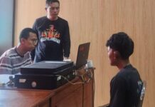 Pria Bertato Curi Rp50 Juta dari Minimarket di Banyuwangi, Uang Dibuat Hilang ke Sungai