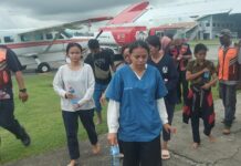 Pascainsiden Penembakan Pesawat Smart Air, 9 Guru dan Nakes Dievakuasi ke Jayapura