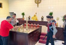 Polres Lumajang Lakukan Sterilisasi Vihara Jelang Perayaan Imlek