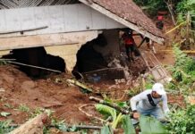 Lansia di Ciamis Tewas Tertimbun Longsor Tebing Kolam Ikan Usai Hujan Deras