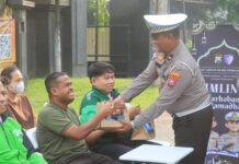 Cepat Dekat Bersahabat : Polres Probolinggo Buka Layanan Samsat dan Sim Keliling Sambil Berbagi Takjil