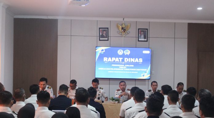 Kalapas Sidoarjo Tekankan Disiplin dan Integritas Pegawai dalam Rapat Dinas