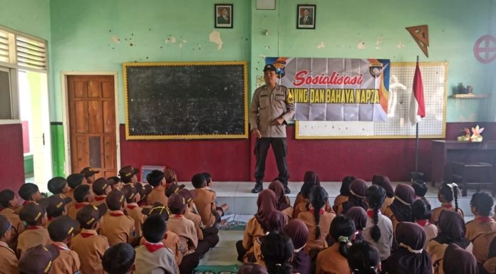 Kapolsek Pakisaji Beri Pemahaman Anti-Bullying dan Bahaya Narkoba dalam Kegiatan MPLS di SDN 3 Karangduren