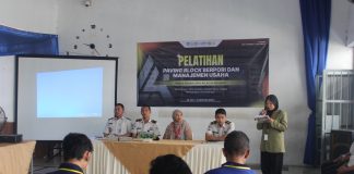 Dari Balik Jeruji Menuju Kemandirian, WBP Lapas Sidoarjo Dibekali Pelatihan Pembuatan Paving Blok dan Manajemen Usaha