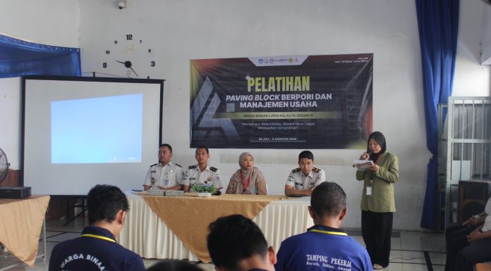 Dari Balik Jeruji Menuju Kemandirian, WBP Lapas Sidoarjo Dibekali Pelatihan Pembuatan Paving Blok dan Manajemen Usaha