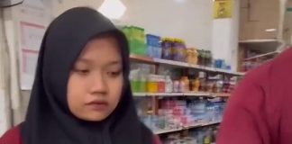 Kasir Toko di Pare Kediri Viral Dimaki Pembeli hingga Dipecat, Berawal dari Salah Input Barang Rp54 Ribu