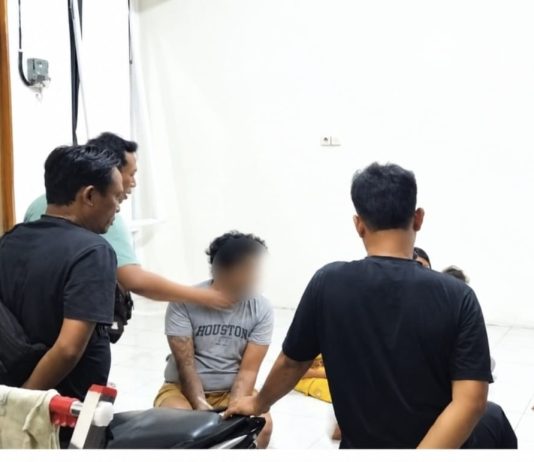 Mengaku Petugas Bagi Bantuan, Pria Ini Bawa Kabur Kalung Emas Nenek di Pace